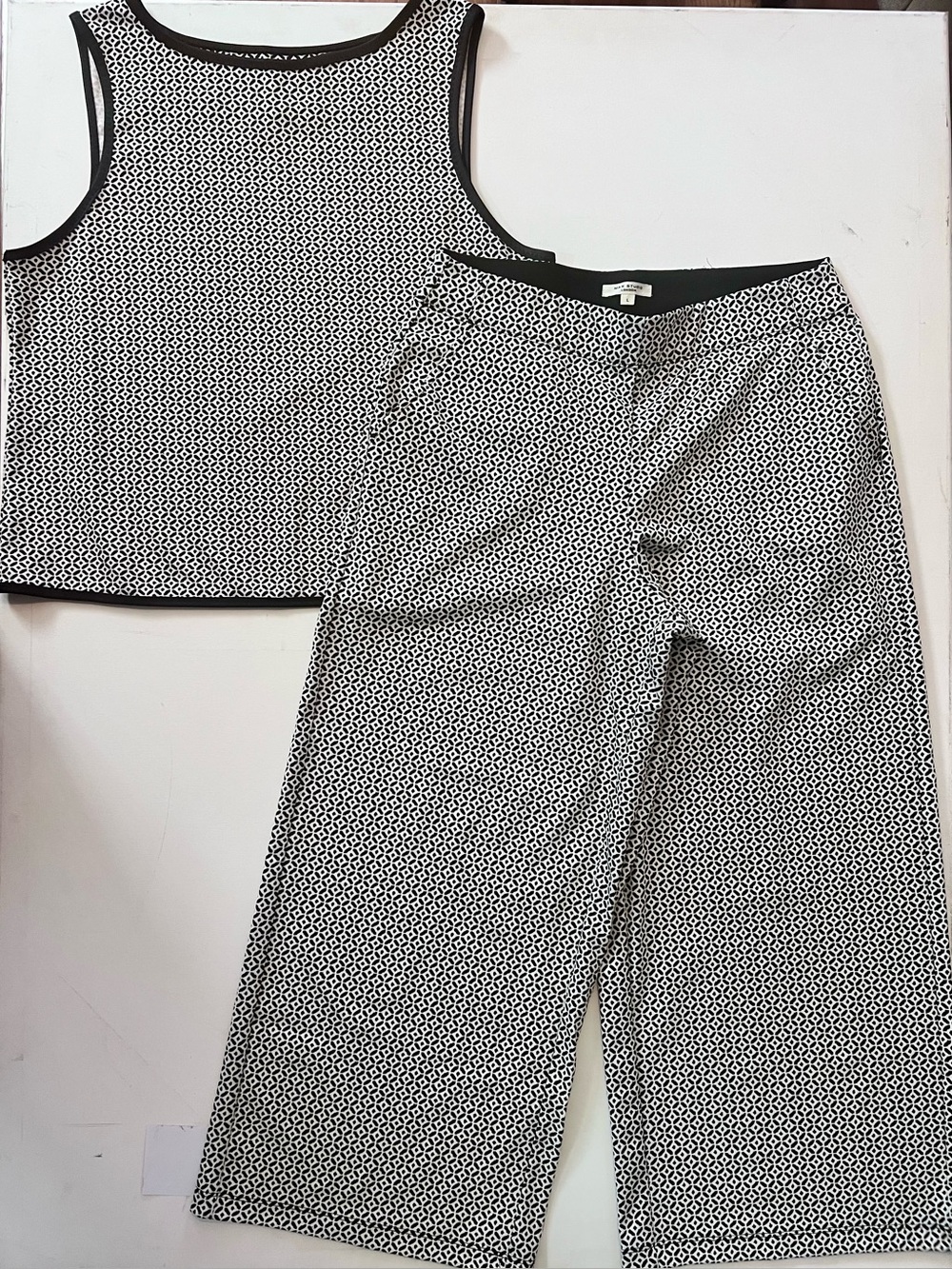 Max Studio Black and White Geometric 2 Piece Set Tank Top & Pants Size Large